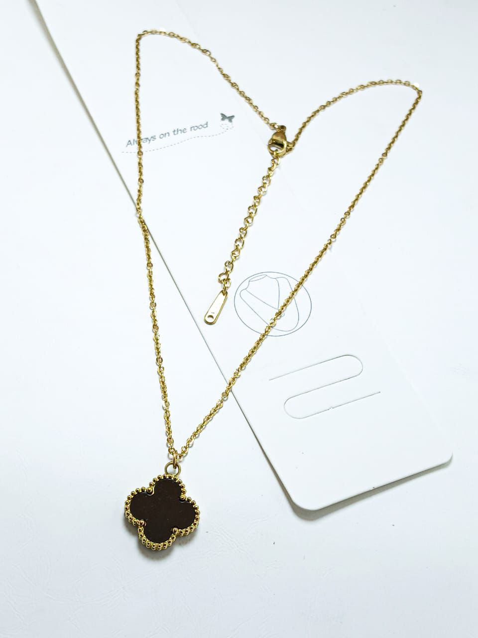 Gold Clover Charm Pendant Necklace – Elegance Meets Simplicity
