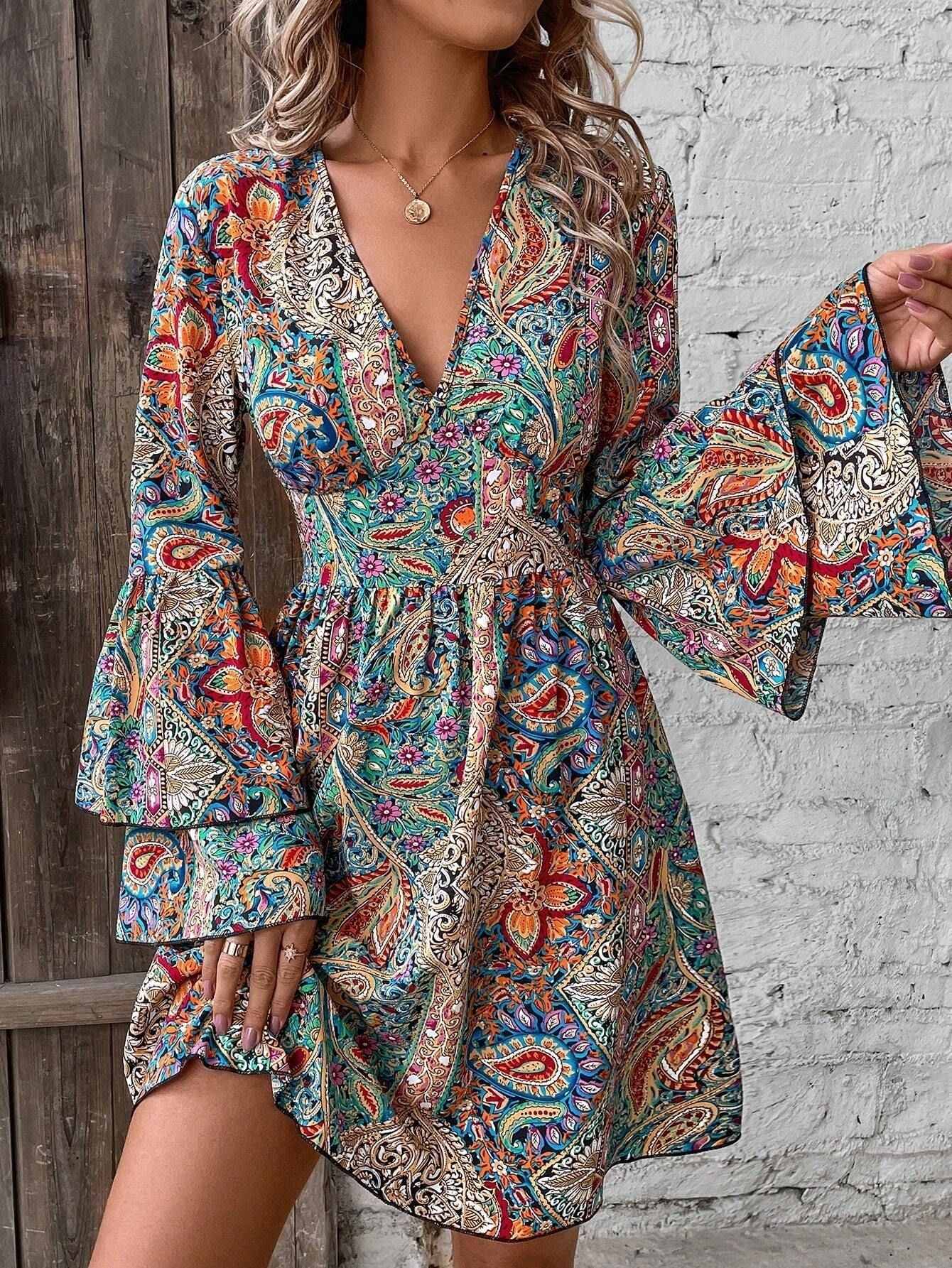 2025 spring new elegant women's floral print V-neck trumpet sleeve dress