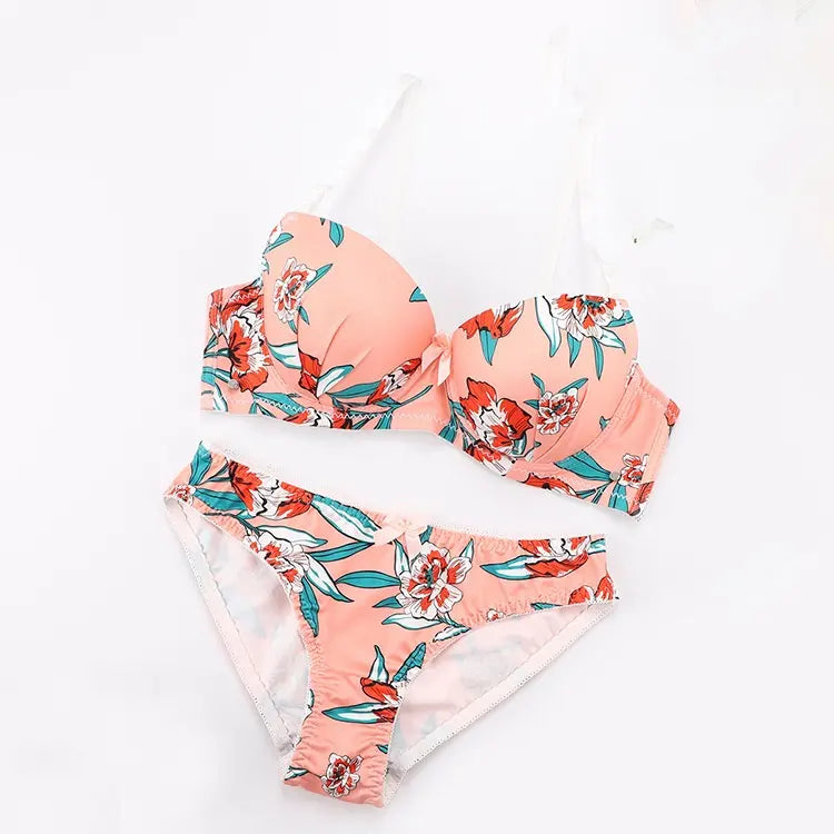Women's Intimates Set With Floral Pattern New Breathable Underwire Bra Traceless Push-Up and Anti-Exposure