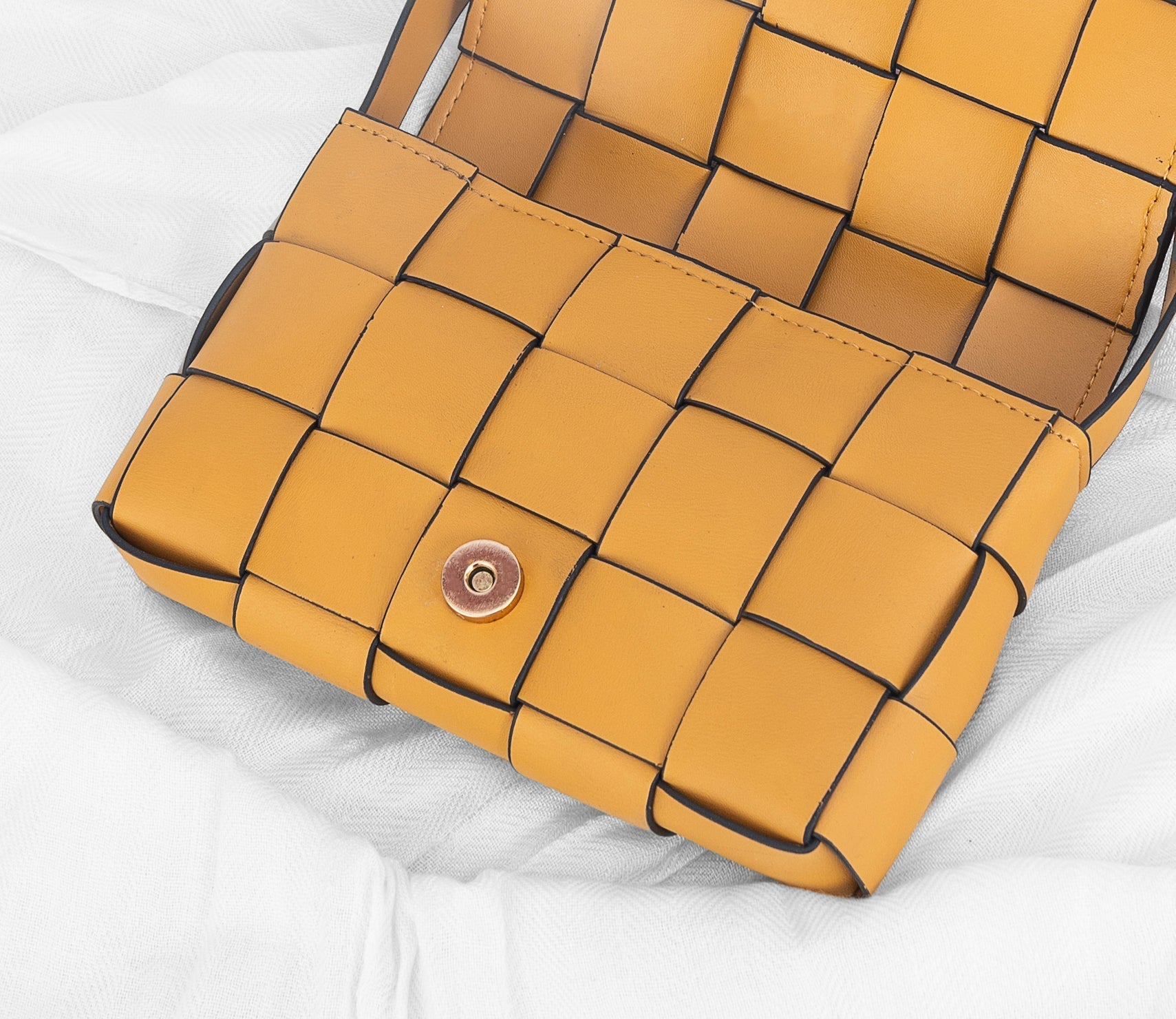 Cassette Interlocked Grid Bag