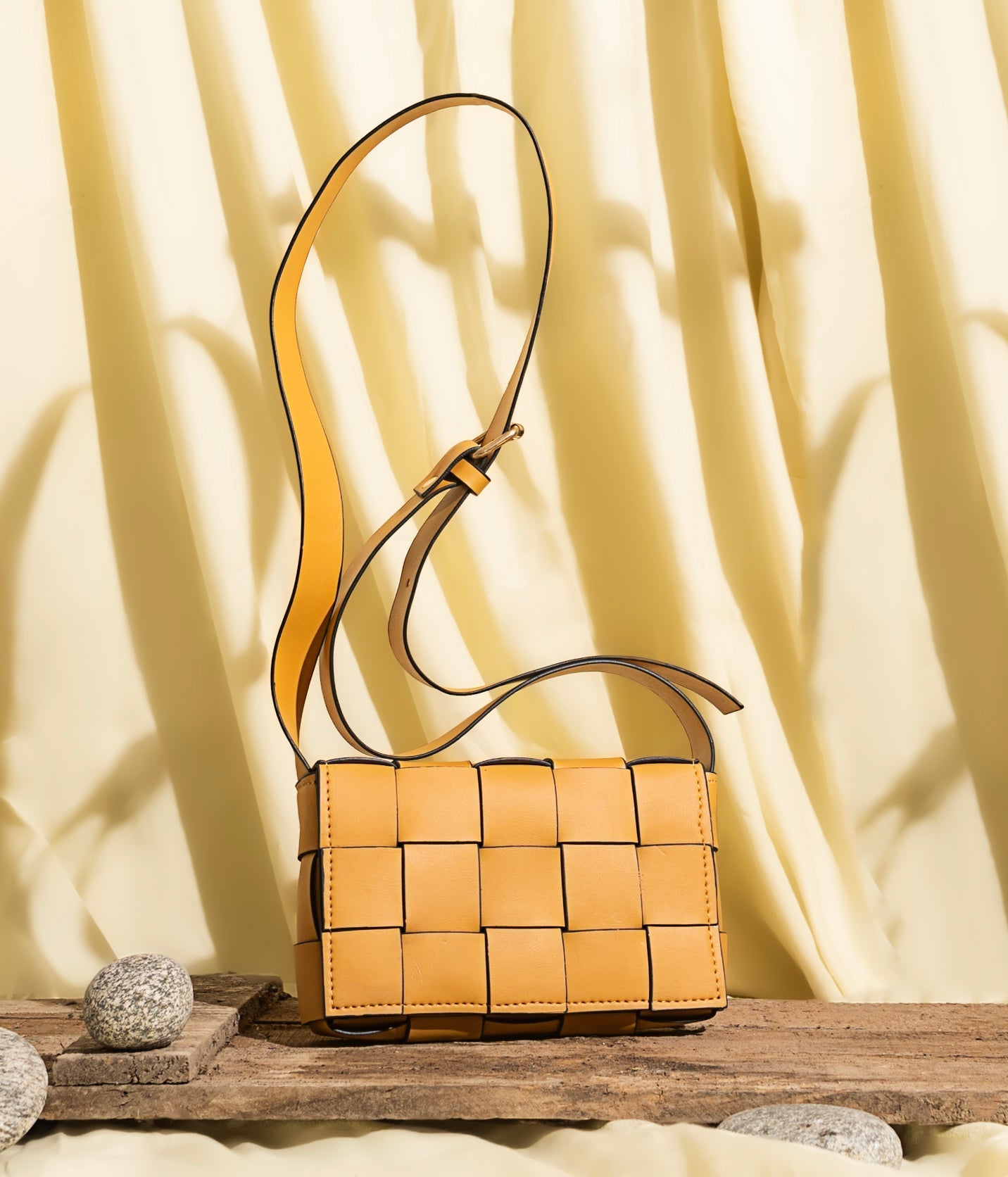 Cassette Interlocked Grid Bag